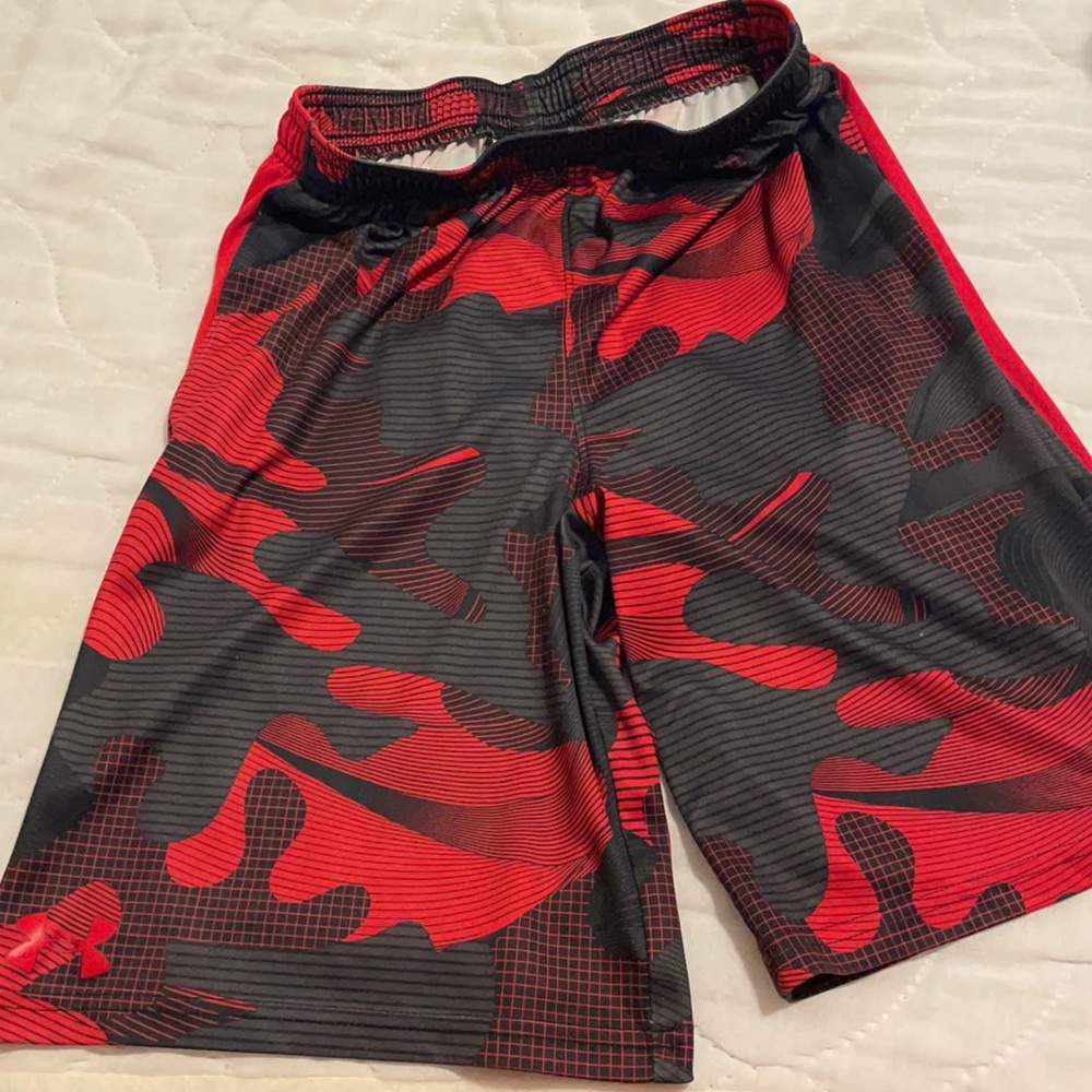 Boys youth medium red/black under Armour shorts.